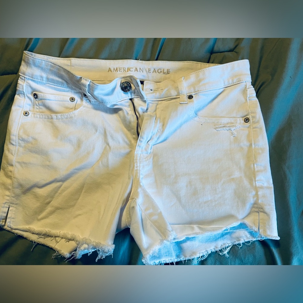 White American Eagle shorts